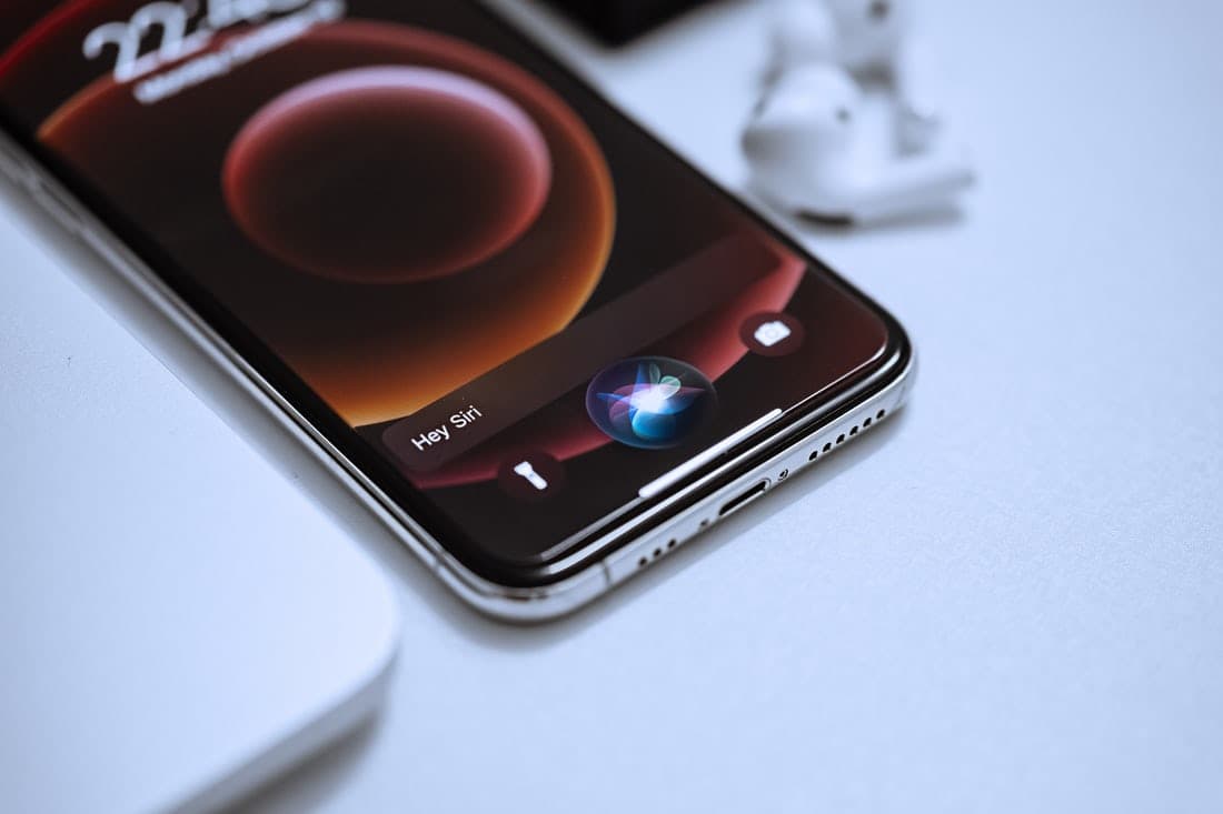 The fundamental technology behind Google "Google Assistant", Apple "Siri" -
Deep Learning.